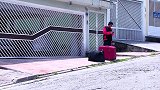 恶作剧：矮哥扮成暗藏的人质，合伙把车司机整蛊