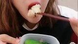 小姐姐你虽然喜欢吃卤肉饭，但我很想知道你之前吃的啥