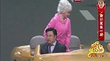 贾冰做教练，不料来了一对情侣，贾冰大喊杀狗啊