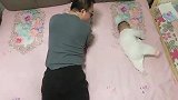 宝宝翻身没有不会翻身的宝宝，只有不亲自示范的爸爸，第一次翻身
