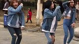 街上偶遇三位网红美女拍视频，努力的样子真的好美！