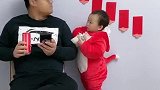 天啊，女儿竟然还懂得搬椅子