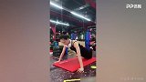努力健身的小姐姐气质非凡 白皙皮肤超高颜值不能再极品