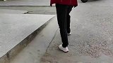 这个草帽不光显脸小，显得身子也小