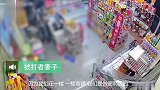上公厕却被锁起争执？济南一便利店老板深夜遭纹身男上门暴揍