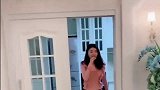 老婆偷吃鸡腿被老公发现，张开嘴一看原来是火腿肠