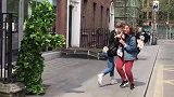 街头恶搞，让人大笑的树人恶作剧，路人防不胜防