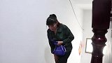 养条狗还知道摇摇尾巴，儿子连看母亲一眼都不愿意，女儿做法感人