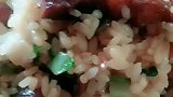 这样炒饭很好吃，加一点油麦菜特别清香。
