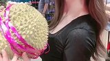 你喜欢吃榴莲吗点个赞呀这个榴莲给你啦