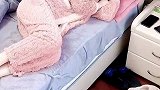 爸爸妈妈冷战吵架，没想到女儿看到后竟这么做