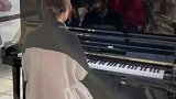 县城音乐老师捐38000元设街头共享钢琴