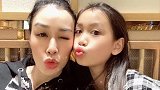 钟丽缇与女儿卖萌似姐妹10岁考拉气质出众