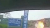 出租车与货车碰撞瞬间爆燃，乘客“绝地求生”！