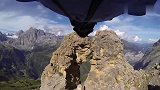 视频公司-翼装飞行神人穿越2米陡峭山洞 速度太快了！