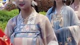 这是去哪里了，这么多汉服姑娘，太养眼了