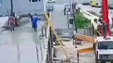 盖房子差点掉下去