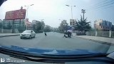 这孩子走位确实让人无语