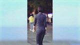 马路上行走的风景线，街头会穿搭的长腿小姐姐