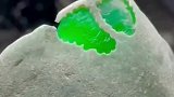 第一次见这么漂亮的玉石，颜色非常正，帝王绿跑不了！