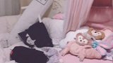 这是我表妹的房间，里面全是粉粉的玩具