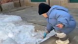 本想拍个宝宝玩雪的视频，结果下一秒意外了，原谅我没忍住！