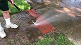看比“屠龙刀”还厉害的高压水枪，老外用来给鱼去鳞片