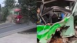 四川眉山一货车追尾公交车致14伤 两车相撞瞬间曝光