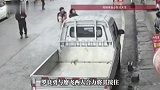 女孩火场跳楼求生，俩村民徒手接住！救人者：没多想，只想把她救下来