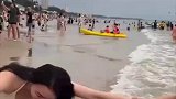 闺蜜之间多少带点恩怨，还能玩成这样