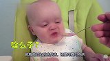 双胞胎弟弟人小志很大，拿着方向盘就要开车，牛气