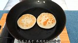 面粉用开水一烫柔软好吃，不发面不饧面，在家做烫面糖饼