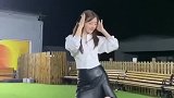 张含韵大跳热舞，抖臀甩跨大秀好身材