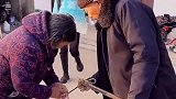 小姨子太会玩了，这是她们的连环套路，姥爷被套路的够呛太逗了