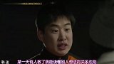 正峰终于情窦初开了,和班花在马路上谈情说爱,两人关系太亲密