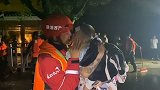 暖化人心的感谢！广西融水县城内涝 高烧小男孩获救后亲吻消防员