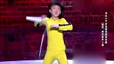 笑傲江湖：9岁周哥模仿李小龙，被衣服卡主，自己都觉得尴尬-