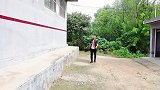 媒婆给单身汉介绍对象，不料单身汉却看上了媒婆，整个过程太逗了