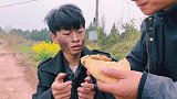 宝器小伙子和乞丐的趣事，真是笑死个人