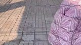 不锈钢材质，平时拿出来晒挂衣服方便，不会生锈，不用了直接拆下来就行好物推荐晾衣绳