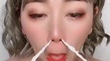 美女撕下假脸像极了隔壁大叔，卸妆真神奇，硬是吓我一跳