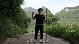 听说山里有位苗条温柔的壮族美女，媒婆抢着上门要帮她介绍对象。