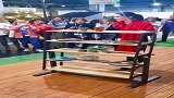上海家具世博会，有张神奇的桌子，任意收缩还不破坏桌面！
