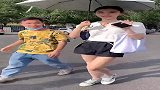 小哥真幸福，美女到底看上了什么，人和人差距真大！