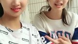 这两个漂亮小姐姐闲来无事，玩起段子来，你们觉得可爱吗