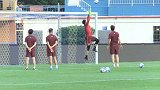 国足-17年-国足前线-里皮赠予残疾球员球衣 中菲热身赛首发神秘不同以往-专题