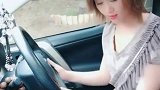 水灵秀气的小姐姐，牛仔裤搭配短袖，优雅又漂亮！