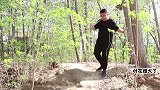 喜剧：村花让阿福去干活，阿福埋怨挖陷阱骗村花，结局太搞笑了