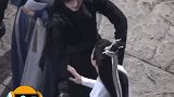 和陈飞宇 拍戏时罗云熙 突然被威亚拉走，仰摔在地上，看着好疼的样子！