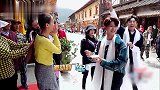 任嘉伦不愧是颜值担当，一出马顺利拿下，美女超有默契！